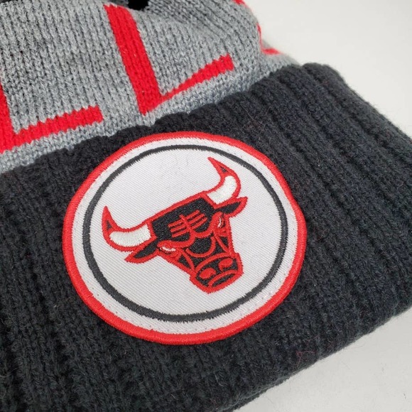 NBA Mitchell & Ness High Gray Pom Knit Hat - Chicago Bulls - Picture 2 of 3
